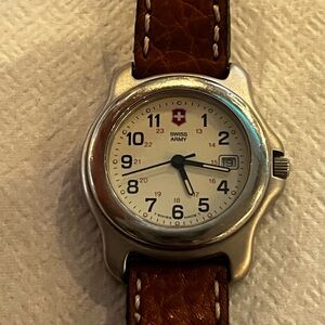 Victorinoz Swiss Army vintage White Dial Leather Strap Watch
